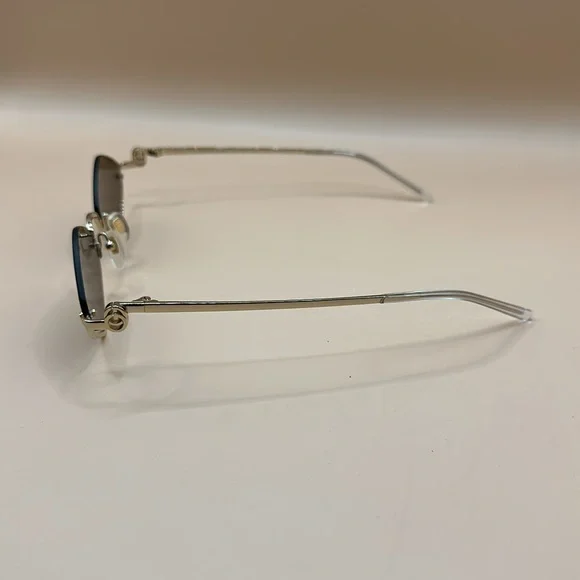 Gucci GG Upside Down Geometrical Sunglasses in Gold - Picture 4 of 9